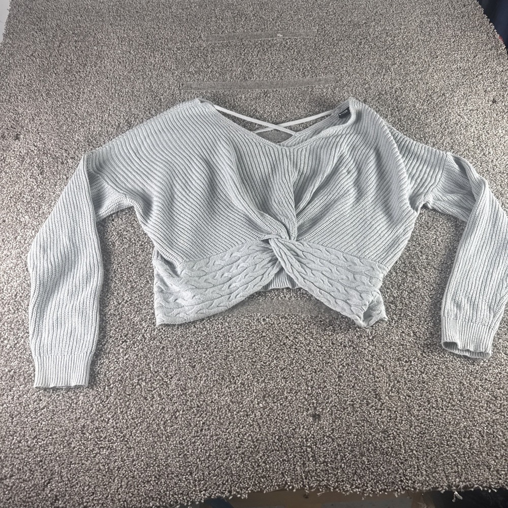 Express Women's Cropped Sweater Long Sleeved V Neck Size Large‎